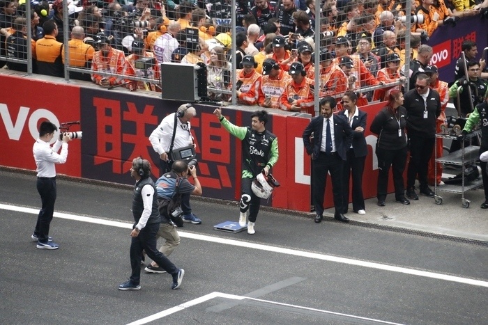 关于车迷文化:现场欢呼声与激情挥洒的场面的信息 关于车迷文化:现场欢呼声与激情挥洒的场面的信息