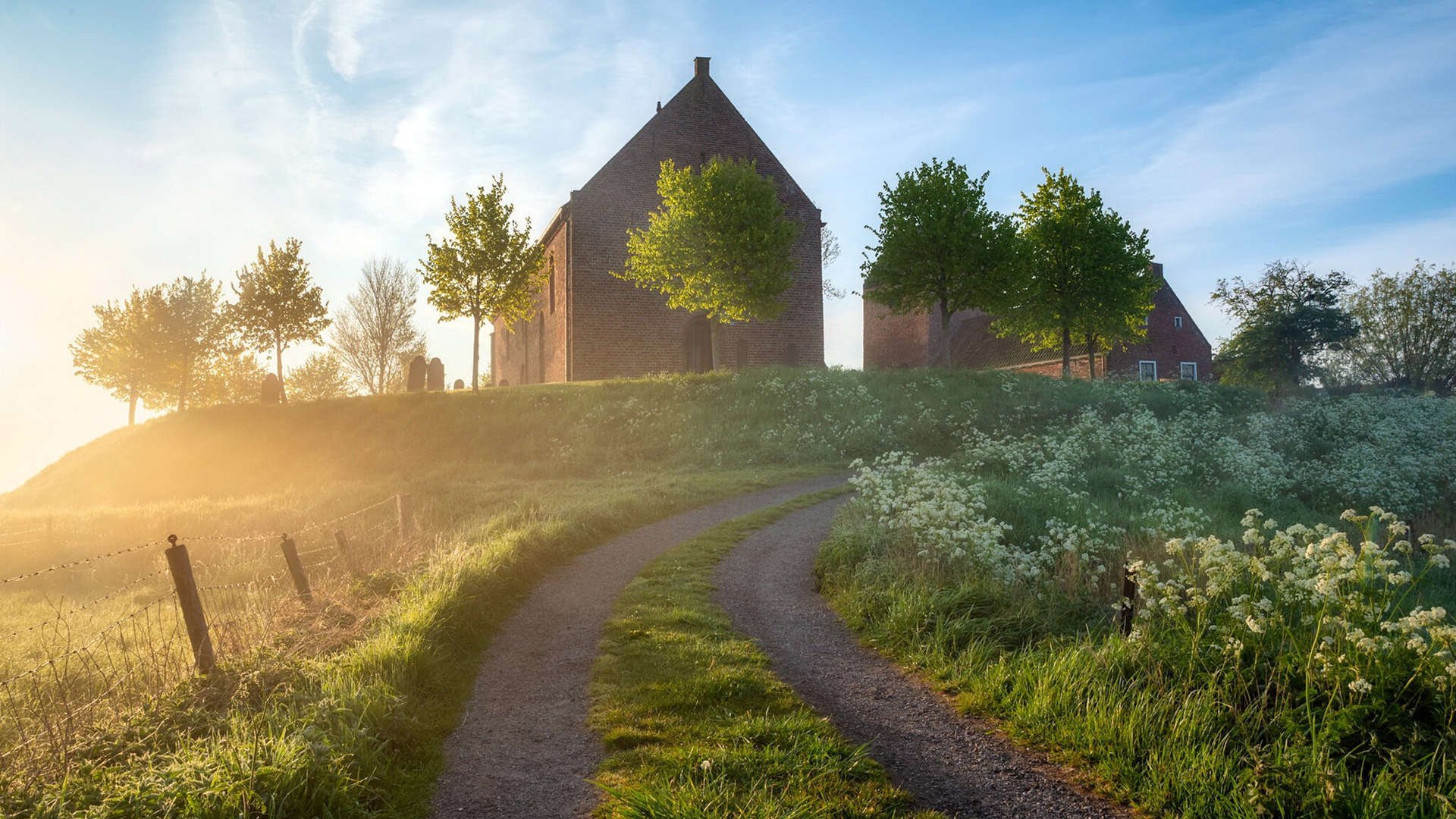 在季后赛对阵快船时，库里全场投中9个三分球，砍下41分带领勇士逆转！